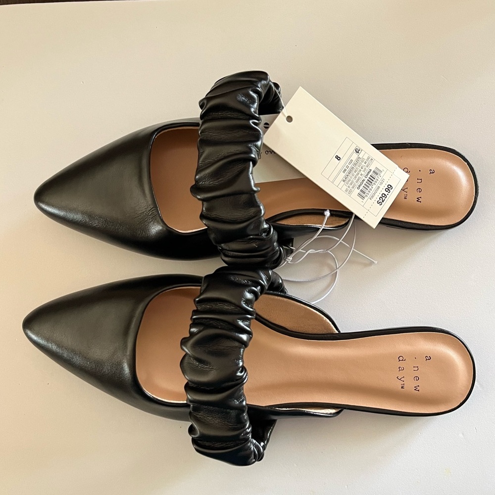 Pointed toe slip on flats